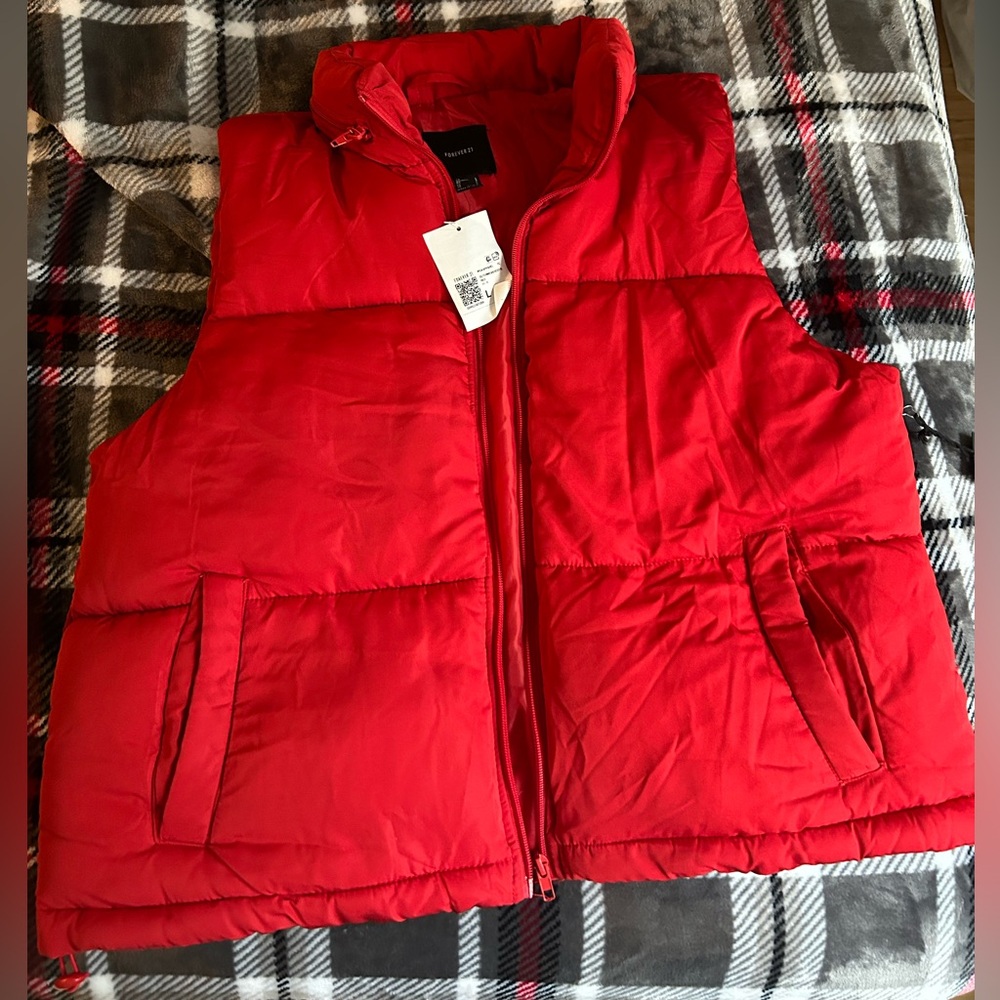 Forever 21 Bright Red Puffer Vest Large NWT